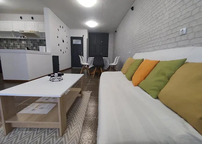 фамилия 100м от морето в Апартамент Равда