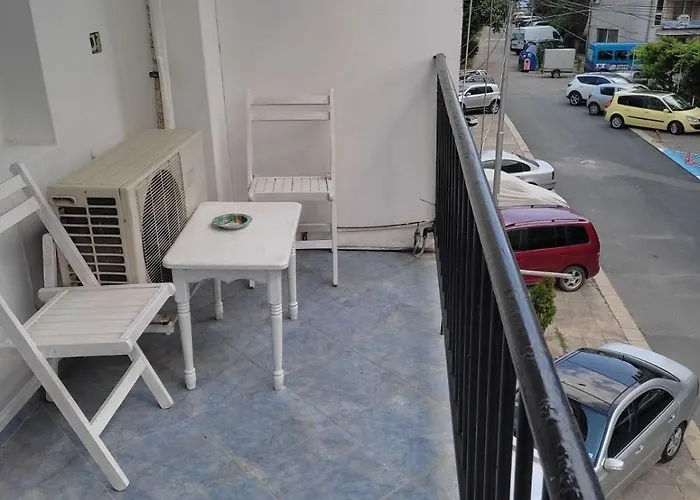 фамилия 100м от морето в *