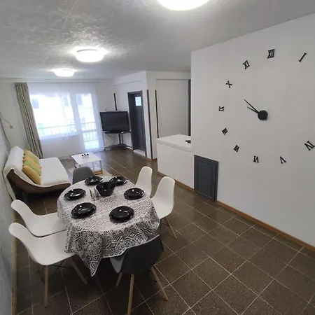 фамилия 100м от морето в Apartment Rawda