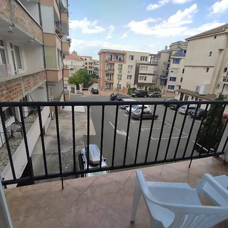 Apartment фамилия 100м от морето в *