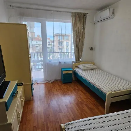Apartament фамилия 100м от морето в *